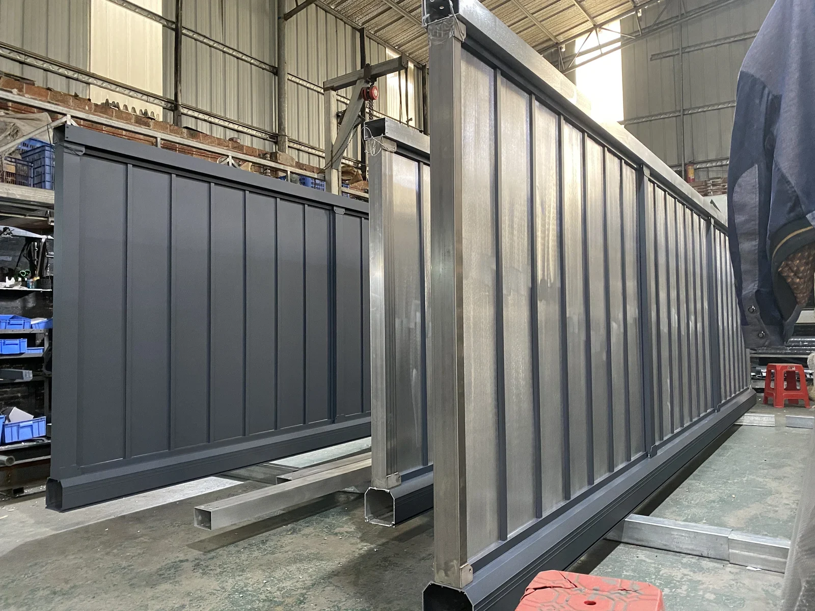 Assembled solid-panel gate frames standing inside the Hengbo workshop