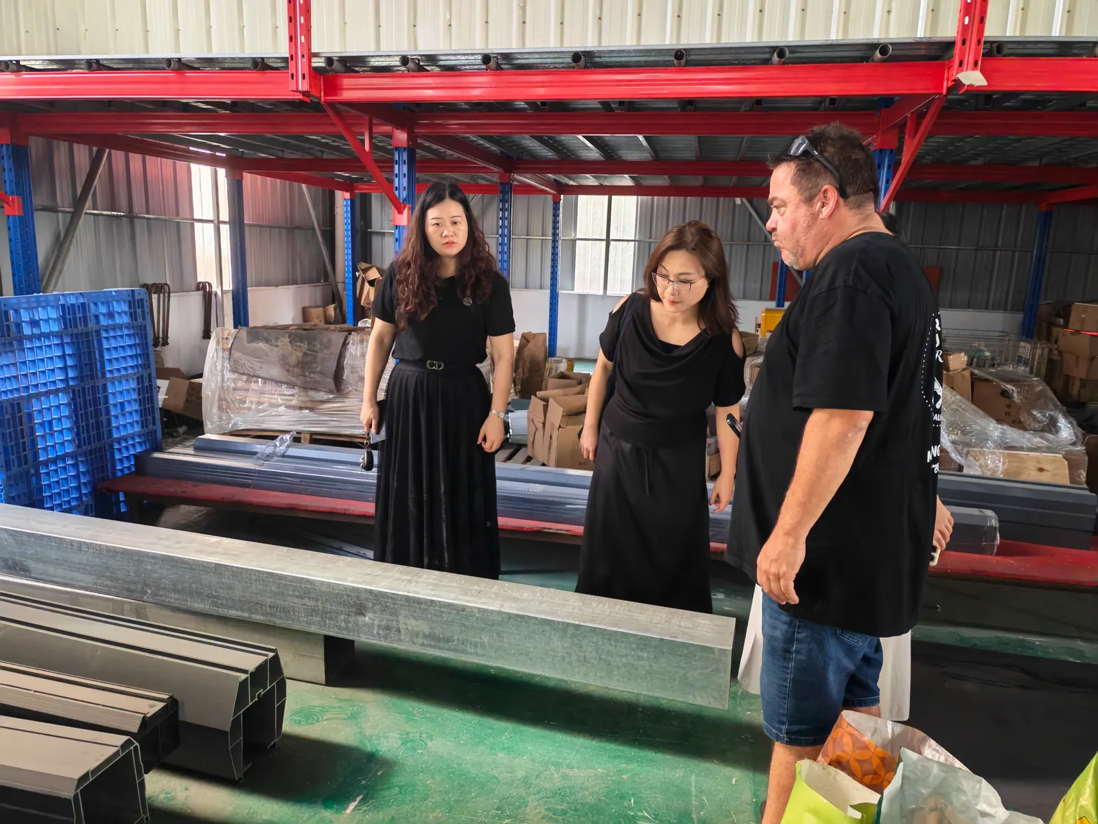 Visitors and Hengbo staff looking at the workshop area